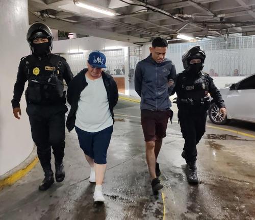 Los detenidos son: Wilson Ren&eacute; Oliva Mu&ntilde;oz, alias "Gato", y Darwin Geovanni Santos de Le&oacute;n, alias "Pato". (Foto: PNC)