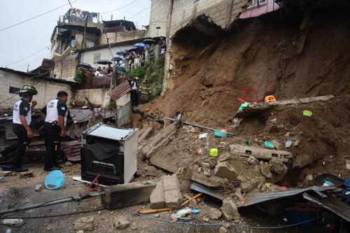 El derrumbe ha afectado a viviendas del sector. (Foto: CVB)