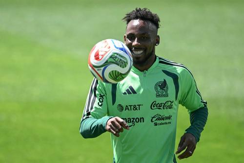 Julian Qui&ntilde;onez es el jugador de M&eacute;xico que ha registrado la mayor cantidad de presiones defensivas, con 78. (Foto: AFP)
