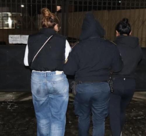 Las dos implicadas fueron llevadas a prisi&oacute;n. (Foto: PNC)