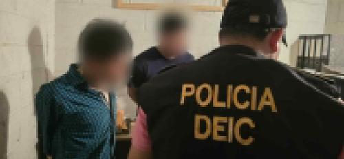 Las fuerzas de seguridad detuvieron a los presuntos responsables. (Foto: PNC)
