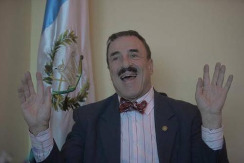 El abogado y exdiputado Fernando Linares Beltranena accion&oacute; legalmente contra disposici&oacute;n que prohibir ingreso de tel&eacute;fonos celulares al TSE. (Foto: Archivo/Soy502)