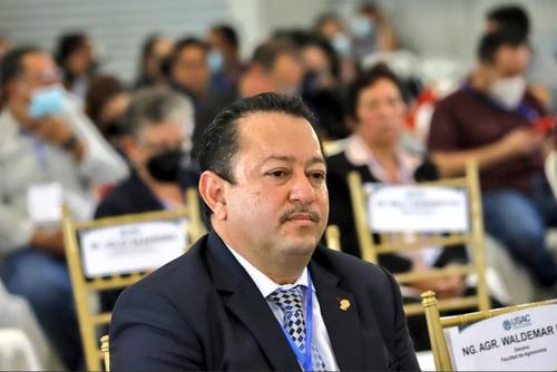 El pasado 8 de abril, en medio de protestas, Walter Mazariegos fue reelecto como rector de la USAC. (Foto: Archivo/Soy502)