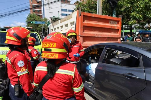 El conductor asesinado fue identificado como Julio Alexander Vel&aacute;zquez Duarte, de 30 a&ntilde;os. (Foto: CBM)