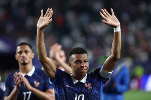 En su &uacute;ltima aparici&oacute;n, Mbapp&eacute; Kylian fue el jugador con mejor registro de recepciones de pases entre la l&iacute;nea de medios y defensiva, con 49. (Foto: AFP) 
