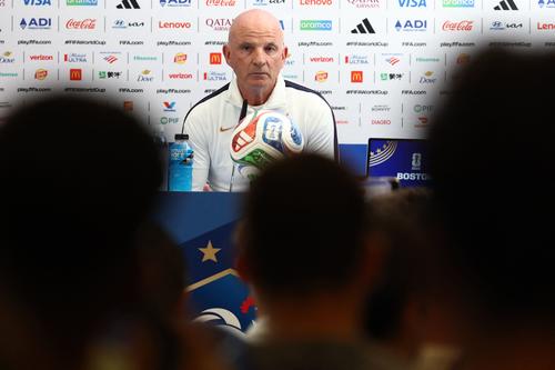 En 1986, con 29 a&ntilde;os y jugando en el Caen, St&eacute;phan sufri&oacute; un grave accidente en carro que lo oblig&oacute; a retirarse de las canchas. A ra&iacute;z de esto, se involucr&oacute; en la direcci&oacute;n t&eacute;cnica. (Foto: AFP) 