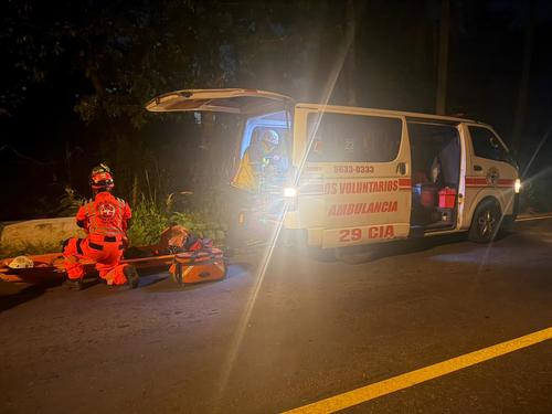 Socorristas buscan a las 11 personas extraviadas esta noche. (Foto: CVB)