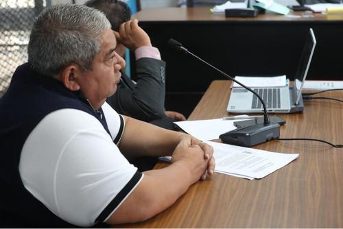 Luis G&oacute;mez escucha las razones del MP, instituci&oacute;n que se opone a la devoluci&oacute;n de bienes inmovilizados por el caso Transurbano. (Foto: Cortes&iacute;a/Soy502)