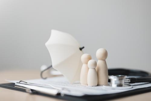 El objetivo principal de la medida es incentivar a los ciudadanos a utilizar los seguros como una herramienta formal de ahorro para el futuro. (Foto ilustrativa: Shutterstock)