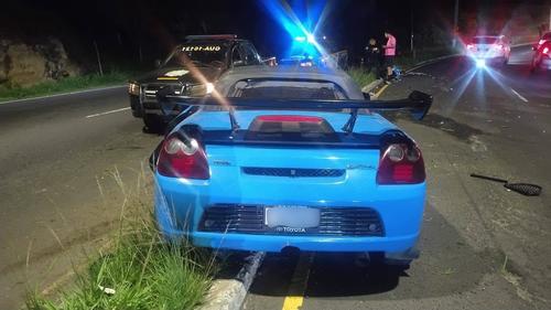 El auto deportivo qued&oacute; destruido. (Foto: redes sociales)