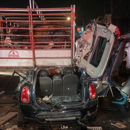 El conductor del veh&iacute;culo particular muri&oacute; debido al fuerte impacto. (Foto: Am&iacute;lcar Montejo)