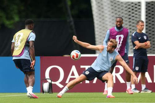 En el partido entre Inglaterra y Ghana, los europeos contabilizaron 35 jugadas a bal&oacute;n parado, 9 de ellos fueron saques de esquina. (Foto: AFP) 