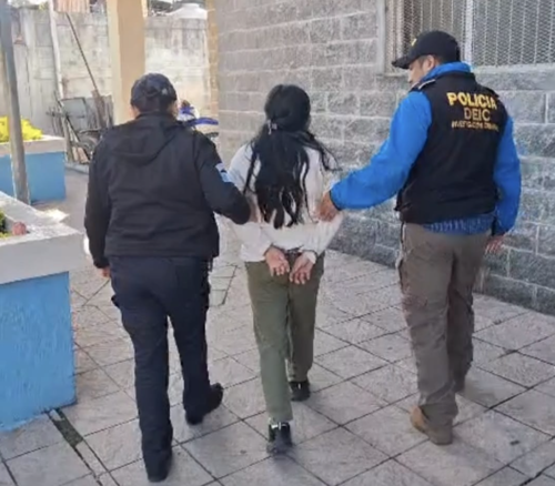 La capturada es se&ntilde;alada de provocar un incendio por problemas personales. (Foto: PNC)