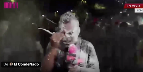 incluyen a reportero en plena porra tras victoria de México 2