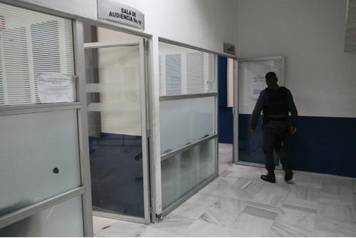 Los juzgados de turno ubicados en el primer nivel de la Torre de Tribunales fueron inspeccionados por el presidente de la C&aacute;mara Penal. (Foto: Wilder L&oacute;pez/Soy502)