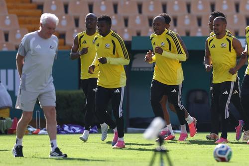 Los Bafana Bafana registraron 280 rupturas de l&iacute;neas en la fase de grupos de United 2026. (Foto: AFP) 