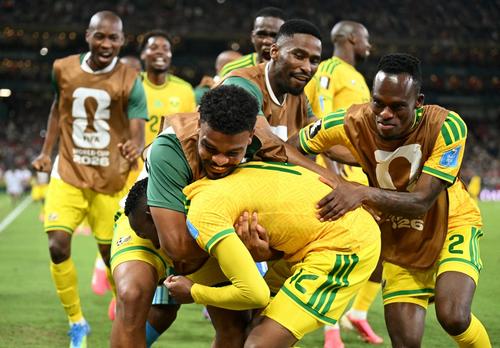 Los Bafana Bafana completaron 279 pases de los 345 sumados ante Corea del Sur en el cierre de la fase de clasificaci&oacute;n. (Foto: AFP) 