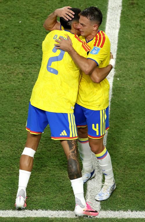 Santiago Arias acumul&oacute; 12 presiones defensivas en el duelo de Colombia ante Portugal, es decir, acciones en las que presion&oacute; para robar el bal&oacute;n a los rivales y recuperar la posesi&oacute;n. (Foto: AFP)