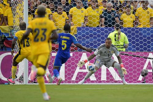 Room demostr&oacute; su calidad en el juego ante Ecuador. (Foto: AFP)