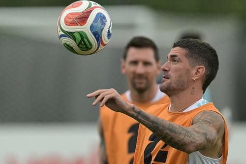 Rodrigo De Paul registr&oacute; 104 pases durante la fase de grupos, con un 90 % de precisi&oacute;n. Adem&aacute;s, sum&oacute; 2 centros. (Foto: AFP)