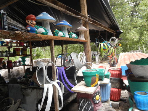 Llantas recicladas se vuelven arte con Arnoldo Armira en&nbsp;Jilotepepeque. (Foto: Carlos Sotz/Colaborador)