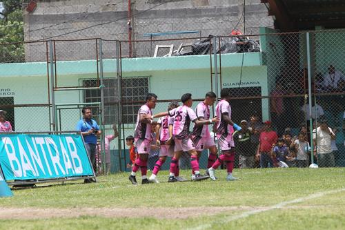 Los chicharroneros dejaron escapar la clasificaci&oacute;n pese a ponerse en ventaja en dos ocasiones. (Foto: Eddy Recinos / Nuestro Diario) 
