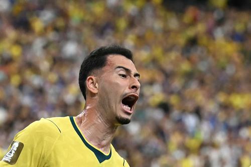Martinelli suma 57 desmarques para recibir el bal&oacute;n y 10 a la espalda de la defensa. (Foto: AFP)