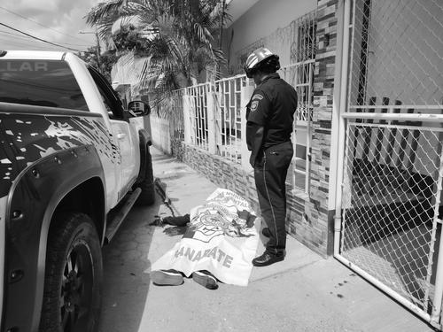 Un presunto sicario qued&oacute; tendido en su intento de escapar de la escena del crimen. (Foto: ASONBOMD)