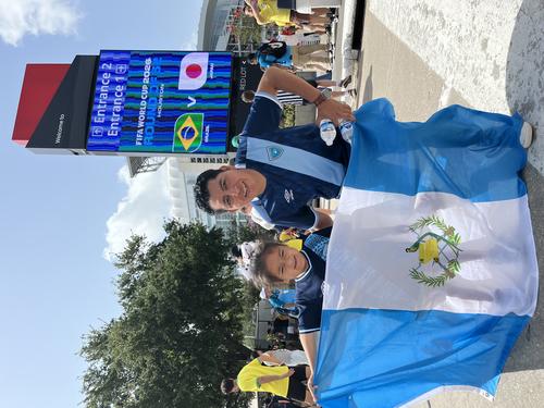 Sebasti&aacute;n cumpli&oacute; un sue&ntilde;o al llevar a su hija a un juego del Mundial. Radica desde hace 15 a&ntilde;os en Houston. Es originario de Solol&aacute;. (Foto: Rudy Mart&iacute;nez)
