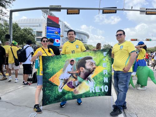 Los brasile&ntilde;os nunca se olvidan de llevar a Pel&eacute; cuando juega su Selecci&oacute;n. (Foto: Rudy Mart&iacute;nez)