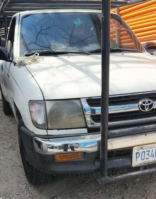 Este es el veh&iacute;culo robado. (Foto: v&iacute;a PMT de Mixco)