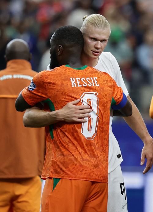 El "Presidente" felicit&oacute; a Haaland tras el partido disputado en Dallas. (Foto: AFP)