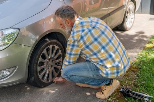 Cambiar solo una llanta puede afectar el equilibrio del veh&iacute;culo. (Foto: Shutterstock)