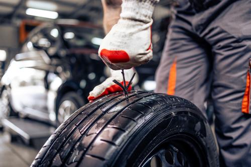 Combinar llantas nuevas con viejas genera desgaste irregular. (Foto: Shutterstock)
