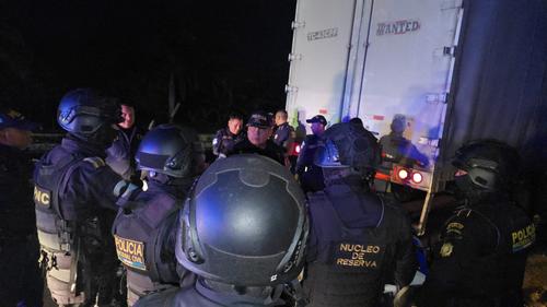 Tras una persecuci&oacute;n en la carretera se logr&oacute; recuperar el furg&oacute;n. (Foto: PNC)
