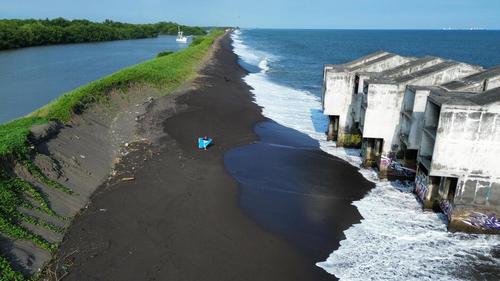 El agua llega a cubrir hasta el tercer nivel de la estructura. (Foto: Henry L&oacute;pez/Colaborador)