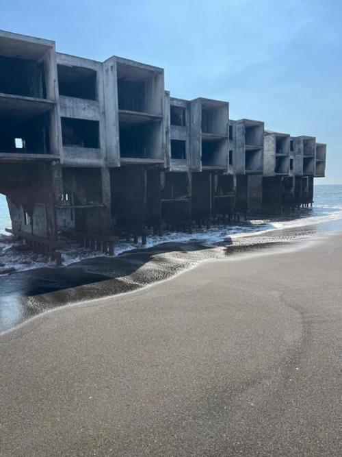 Expertos atribuyeron que la erosi&oacute;n se debi&oacute; a la construcci&oacute;n del rompeolas del Puerto Quetzal, el cual alter&oacute; la din&aacute;mica del litoral. (Foto: Henry L&oacute;pez/Colaborador)