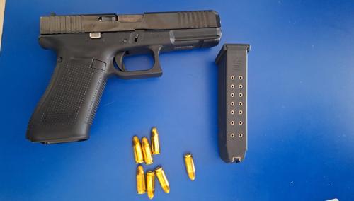 Al detenido se le incaut&oacute; una pistola y municiones que portaba de manera ilegal. (Foto: PNC)
