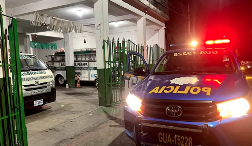 Al lugar se present&oacute; la PNC para realizar las diligencias correspondientes. (Foto: PNC)