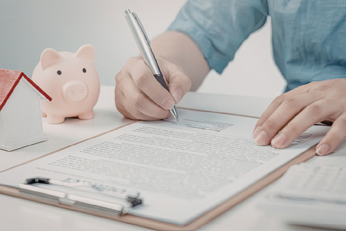 El tema de los pr&eacute;stamos con el sector bancario tambi&eacute;n forma parte del an&aacute;lisis de expertos. (Foto: Canva/Soy502)