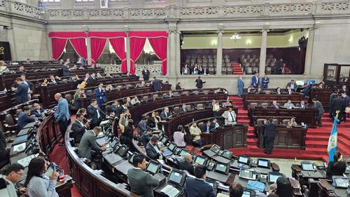 Amparo de la CC obliga al Congreso a mantener abierta la sesi&oacute;n plenaria. (Foto: Estuardo Paredes/Nuestro Diario)