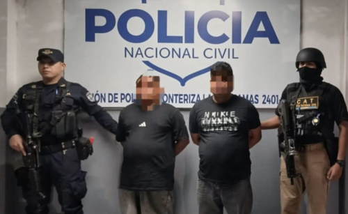 Los presuntos integrantes del Barrio 18 fueron recibidos por la PNC salvadore&ntilde;a. (Foto: Noticias El Salvador)