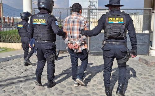 El capturado fue identificado como Disly "N". (Foto: PNC)