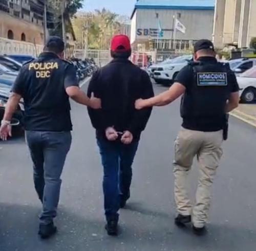 Las autoridades identificaron al capturado como Fernando "N". (Foto: PNC)