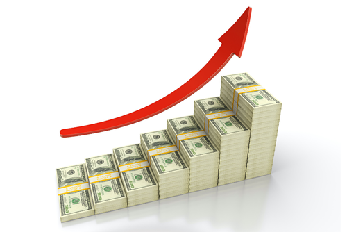 Seg&uacute;n el Banguat, el ingreso de remesas sigue al alza con un crecimiento acumulado del 5,8% respecto a enero y febrero de 2025. (Foto: Canva/Soy502)