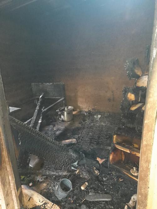 La casa de la v&iacute;ctima fue quemada por el agresor, quien logr&oacute; escapar. (Foto: Carlos Monroy/colaborador)