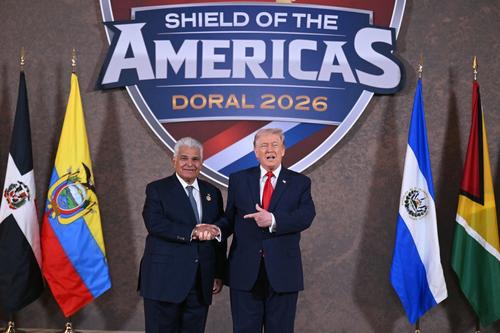 El presidente de Panam&aacute;, Jose Raul Mulino junto a Donal Trump. (Foto: AFP)