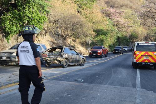 Una persona result&oacute; herida y trasladada a un centro asistencial. (Foto: Bomberos Voluntarios) 