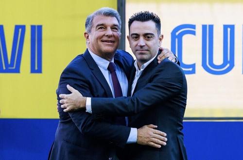 Laporta ya no tiene una buena relaci&oacute;n con el exjugador del Barcelona, Xavi Hern&aacute;ndez. (Foto: AFP)