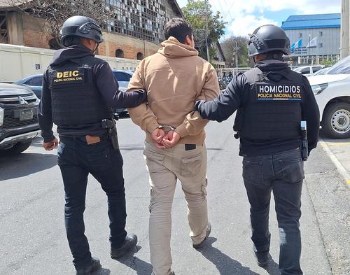 El se&ntilde;alado fue capturado durante un allanamiento en San Jos&eacute; Pinula. (Foto: PNC)